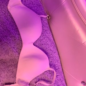 white bra has very thin padding